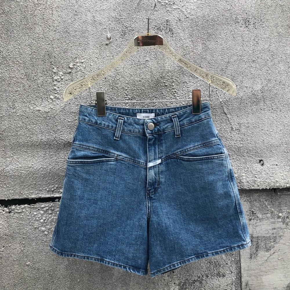 CLOSED HIGH RISE WOMEN’S JEANS SHORTS SZ. 25 ITALIAN DESIGNER
